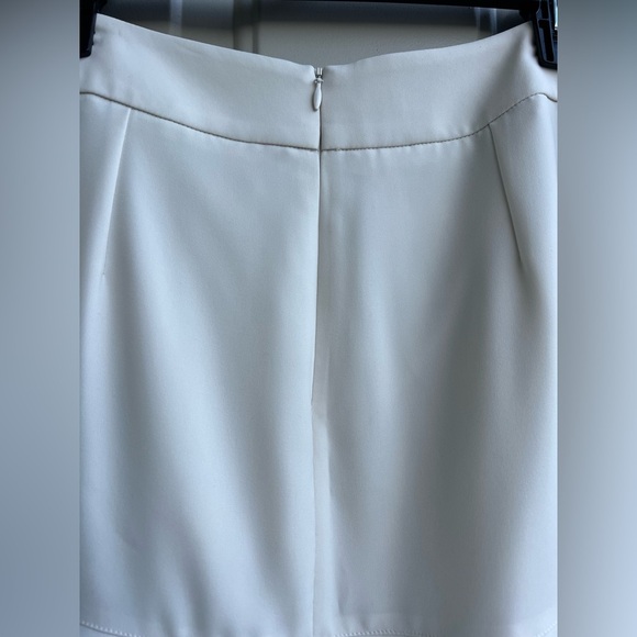 Armani Collezioni White Flounce Mini Skirt Italian SZ 38 (XS/S) Elegant look - Picture 8 of 8
